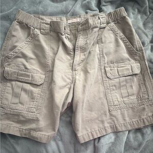 men’s khaki shorts